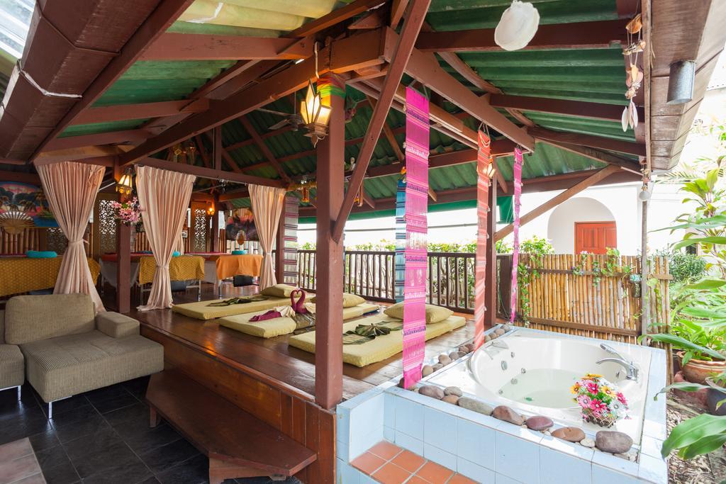 The Expat Hotel Patong Εξωτερικό φωτογραφία
