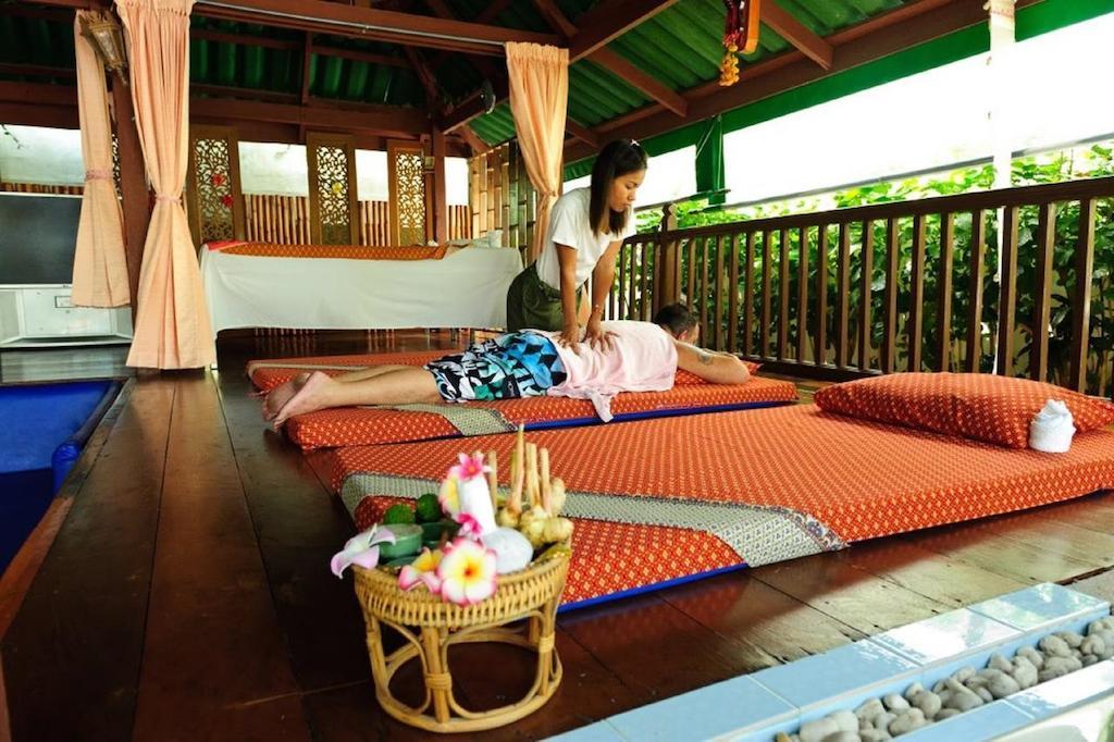 The Expat Hotel Patong Εξωτερικό φωτογραφία