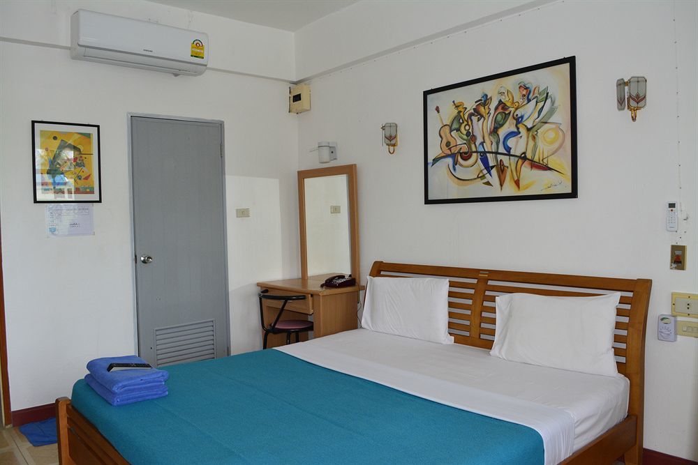 The Expat Hotel Patong Εξωτερικό φωτογραφία