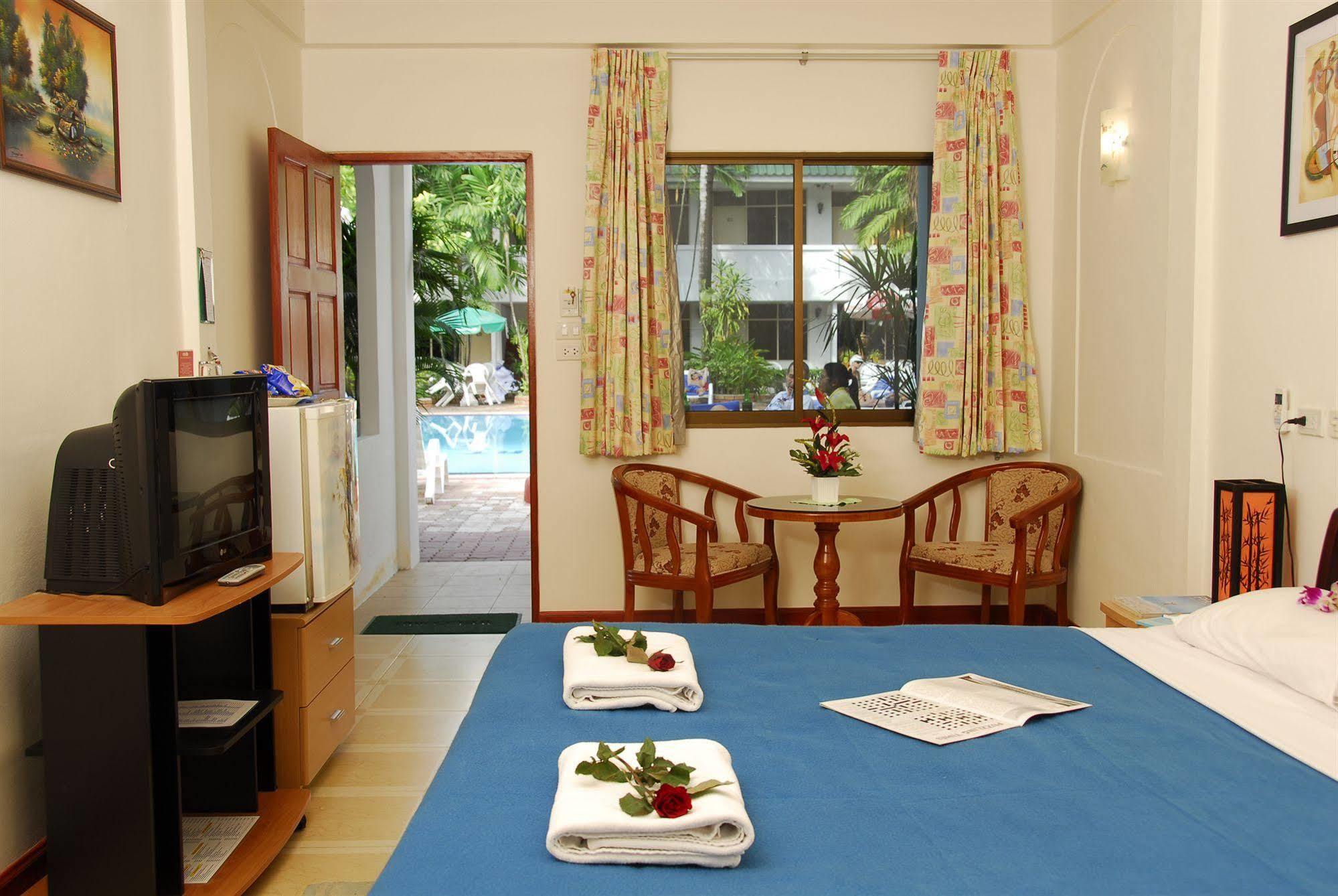 The Expat Hotel Patong Εξωτερικό φωτογραφία