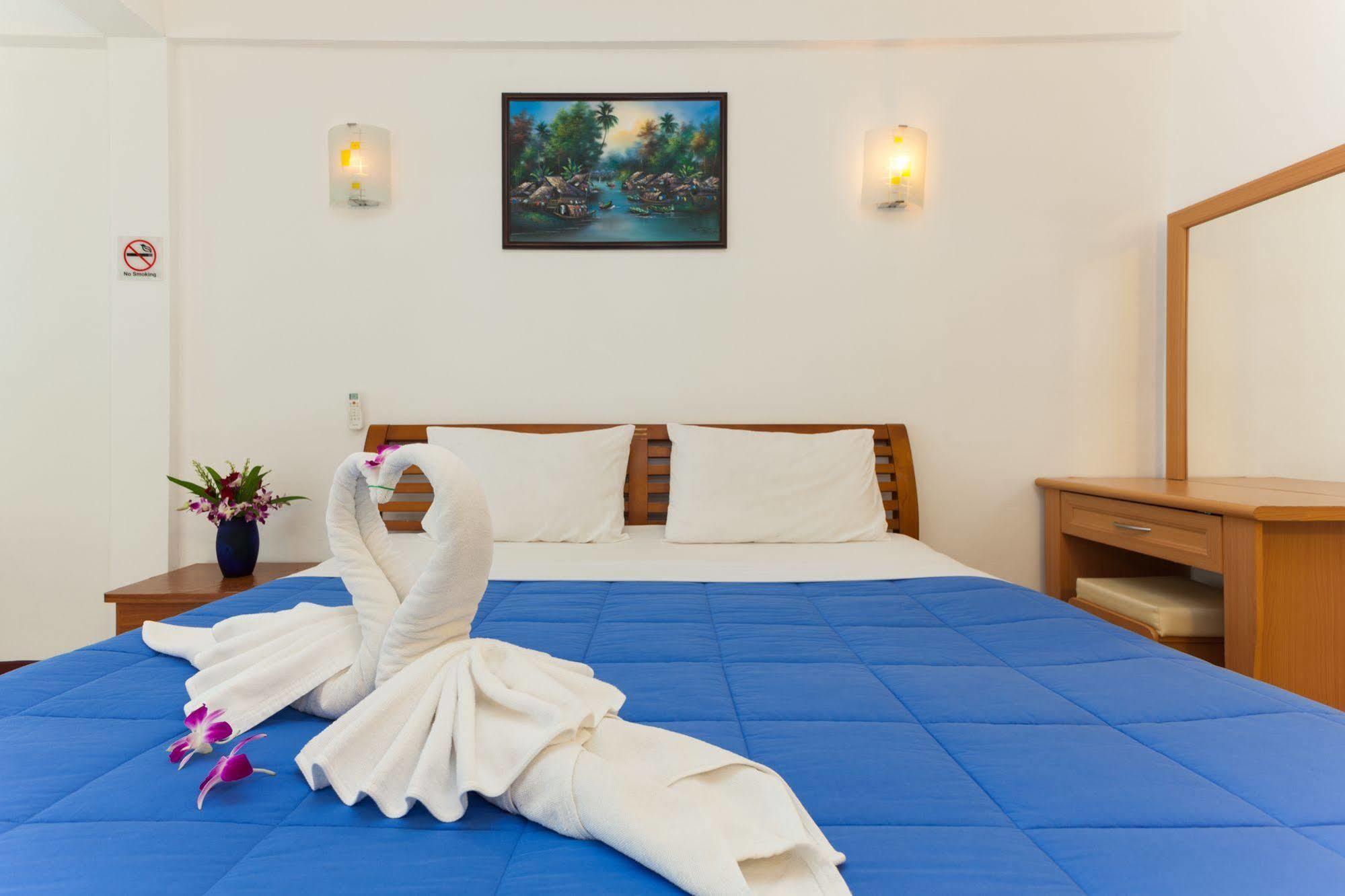 The Expat Hotel Patong Εξωτερικό φωτογραφία